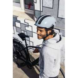Casque ABUS HUD-Y Race Grey On Rider Male Top Side